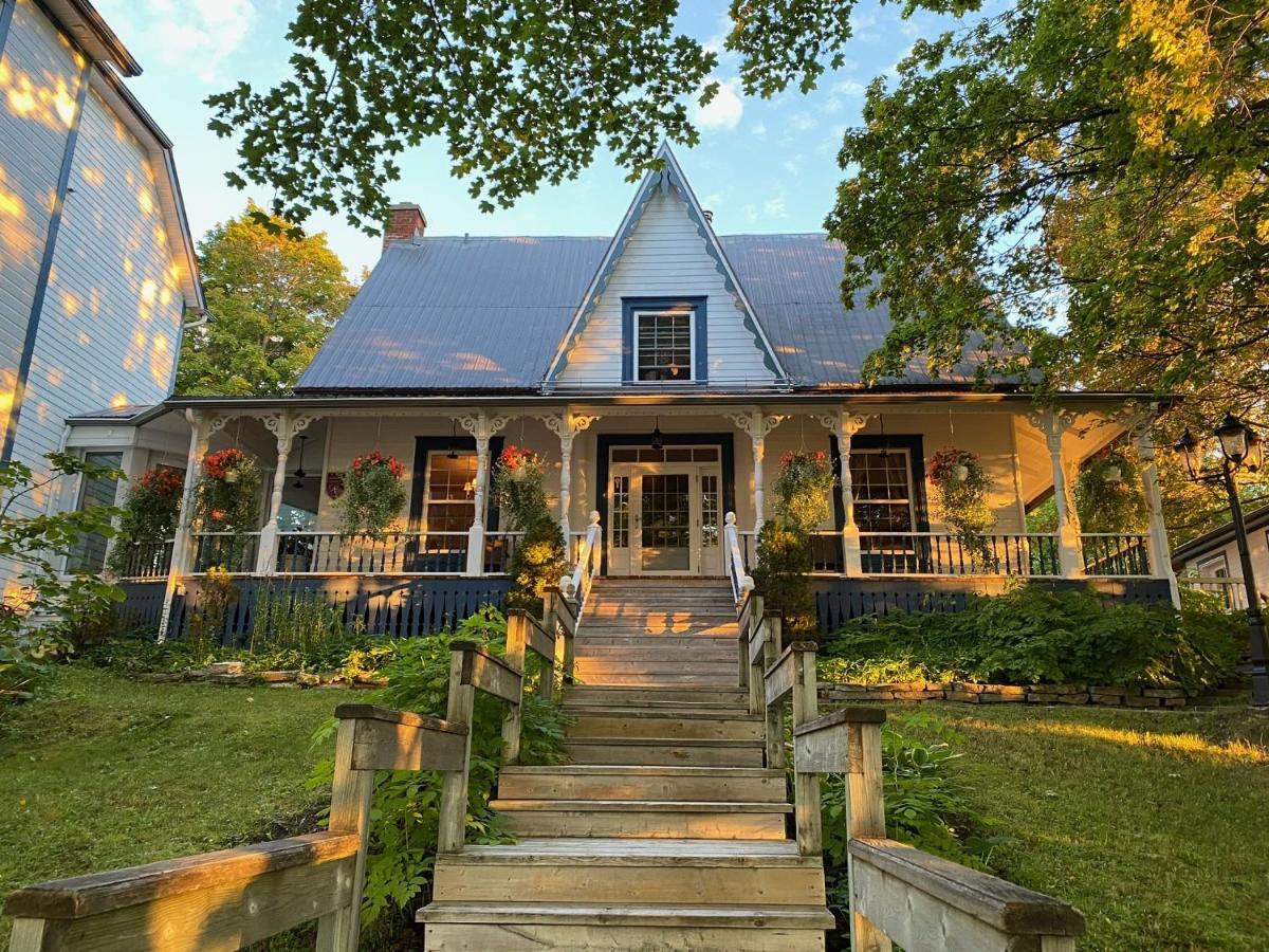 Auberge Sous Les Arbres Gaspe Exterior photo