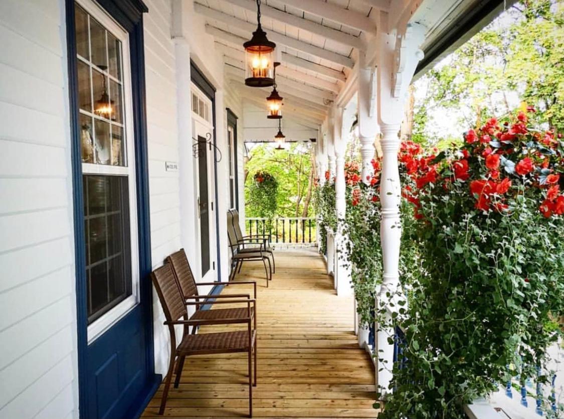 Auberge Sous Les Arbres Gaspe Exterior photo