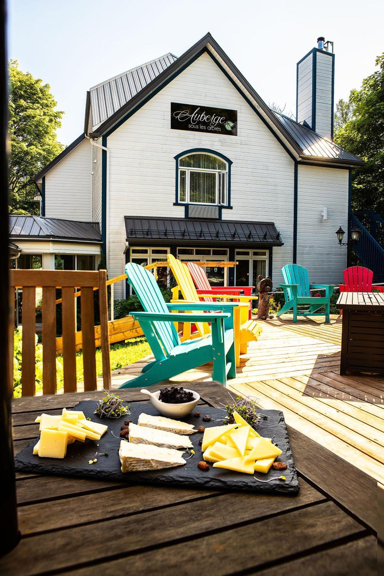 Auberge Sous Les Arbres Gaspe Exterior photo