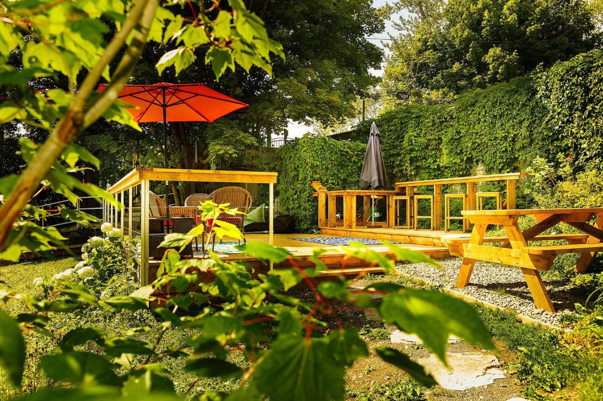 Auberge Sous Les Arbres Gaspe Exterior photo