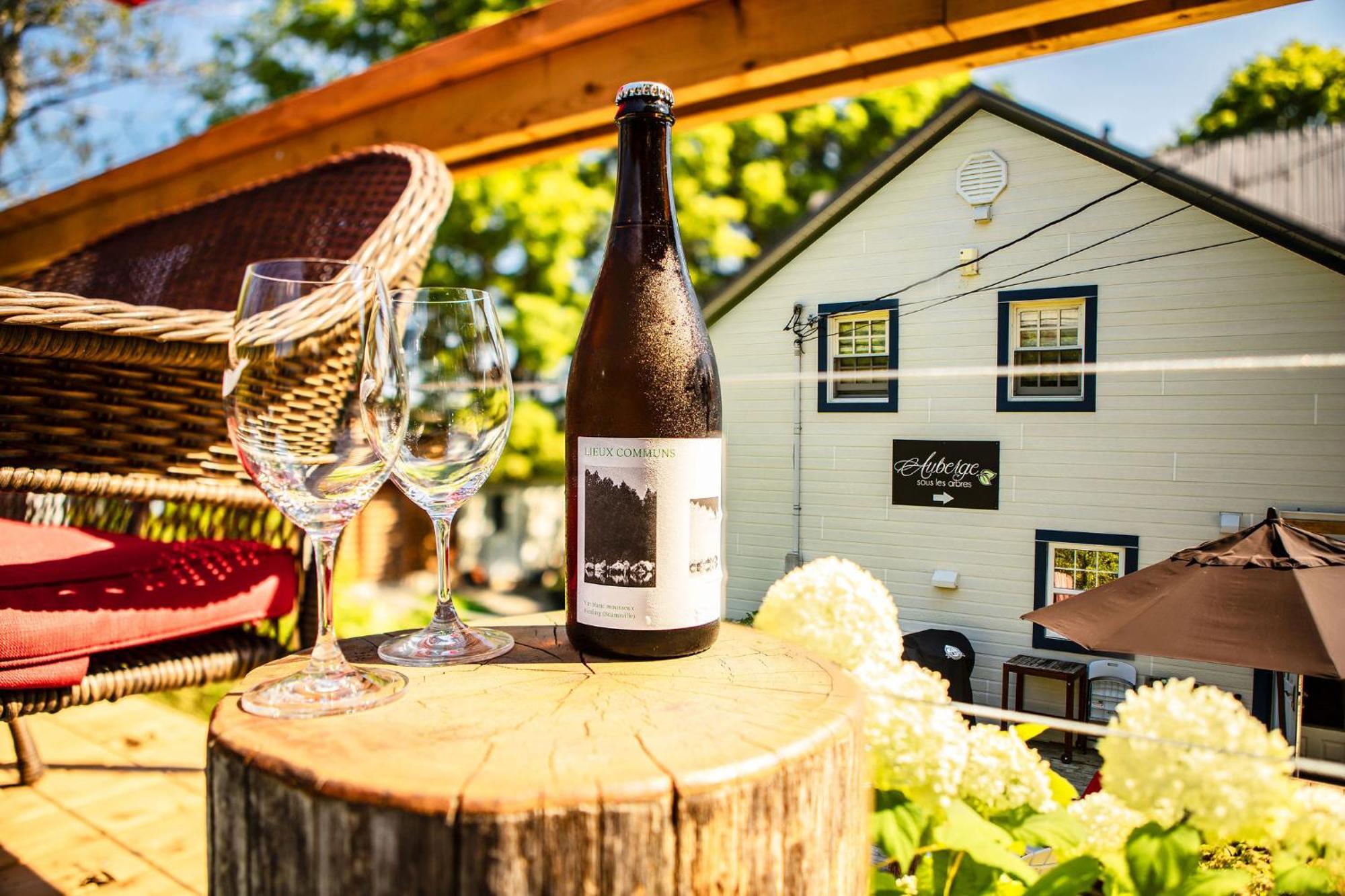 Auberge Sous Les Arbres Gaspe Exterior photo