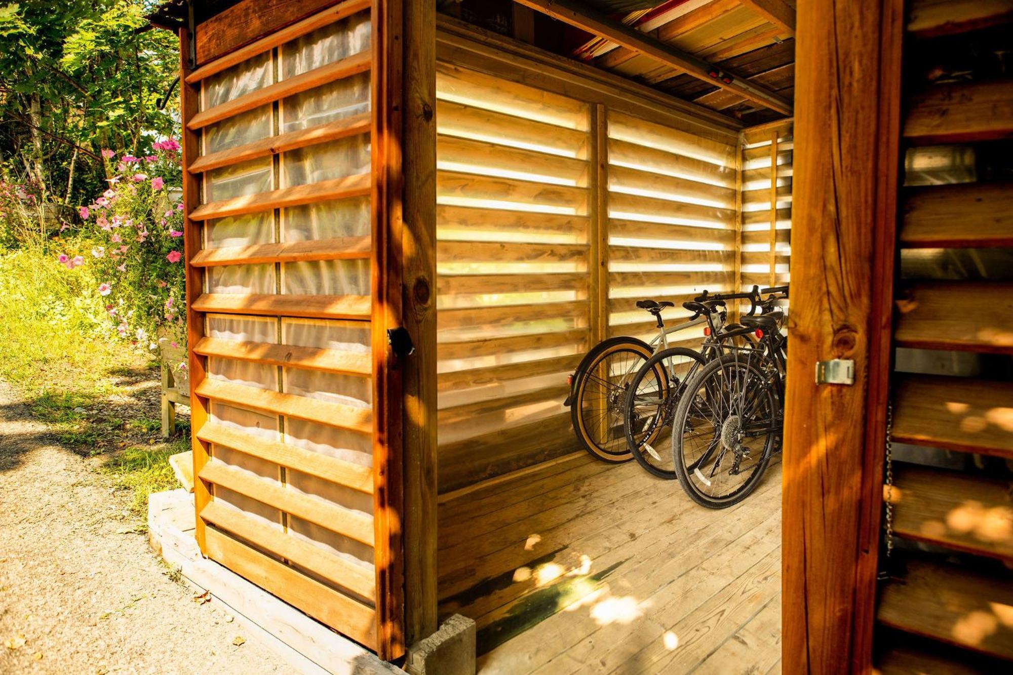 Auberge Sous Les Arbres Gaspe Exterior photo